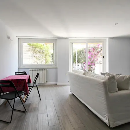 Anita Via Veneto - Luxury In Center With Terrace Daire